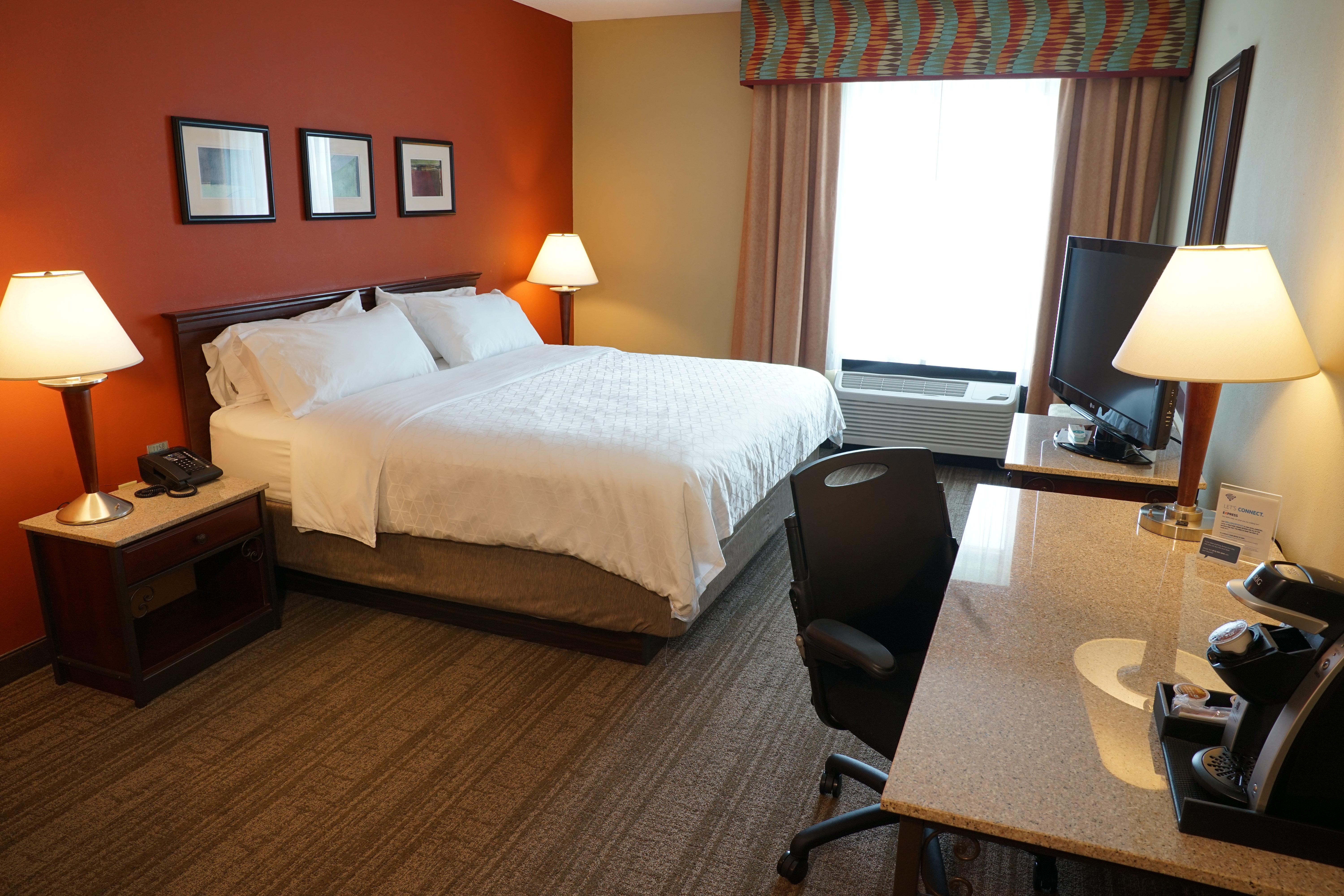 Holiday Inn Express Hotel & Suites Tampa-Oldsmar By Ihg Exterior photo