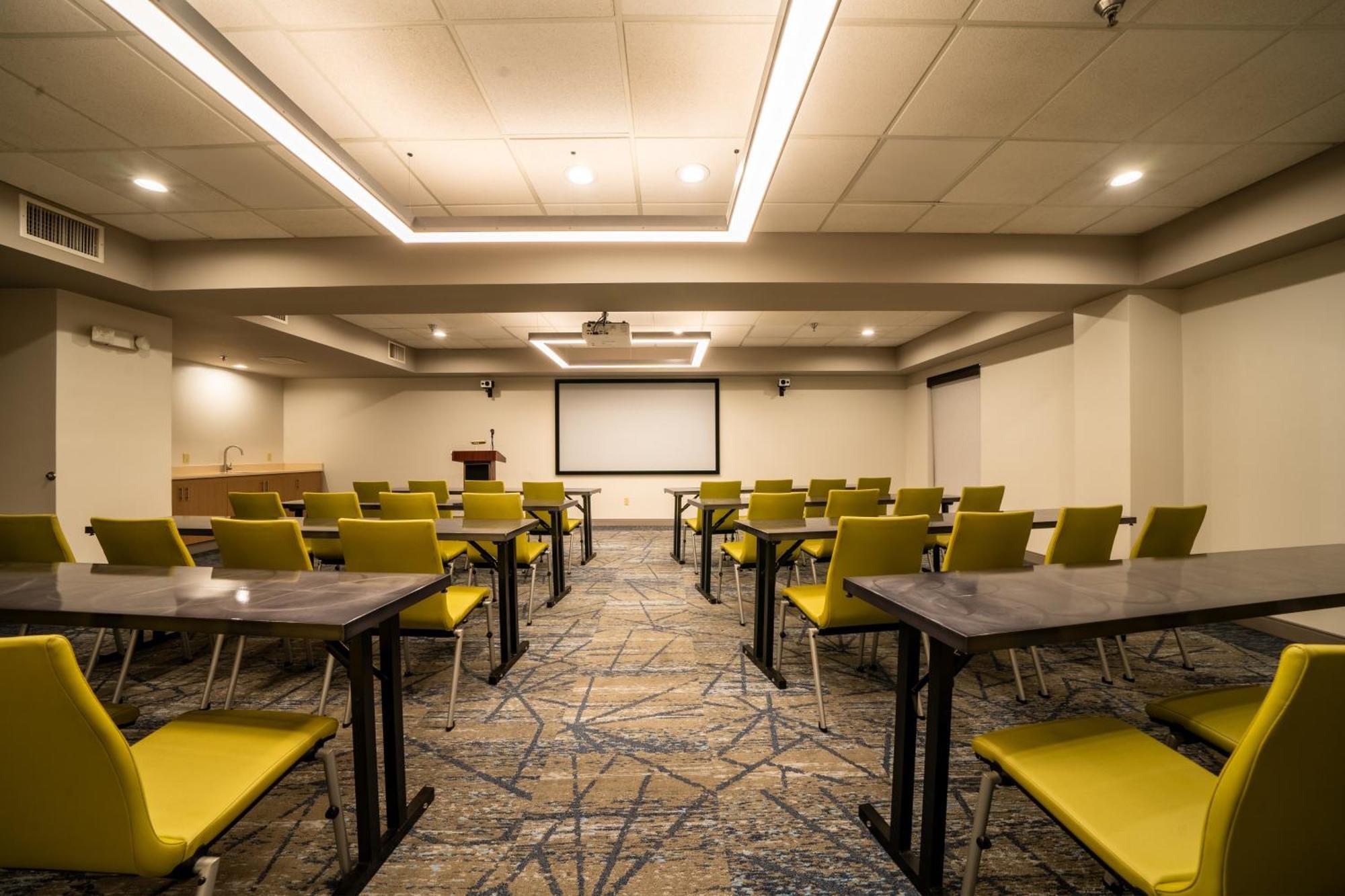 Holiday Inn Express Hotel & Suites Tampa-Oldsmar By Ihg Exterior photo