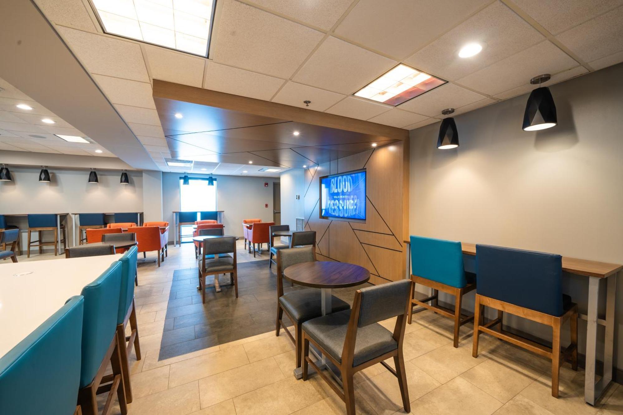 Holiday Inn Express Hotel & Suites Tampa-Oldsmar By Ihg Exterior photo