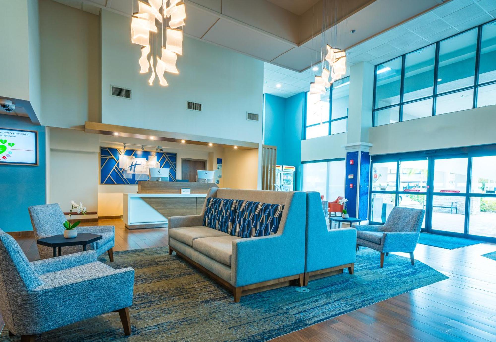 Holiday Inn Express Hotel & Suites Tampa-Oldsmar By Ihg Exterior photo
