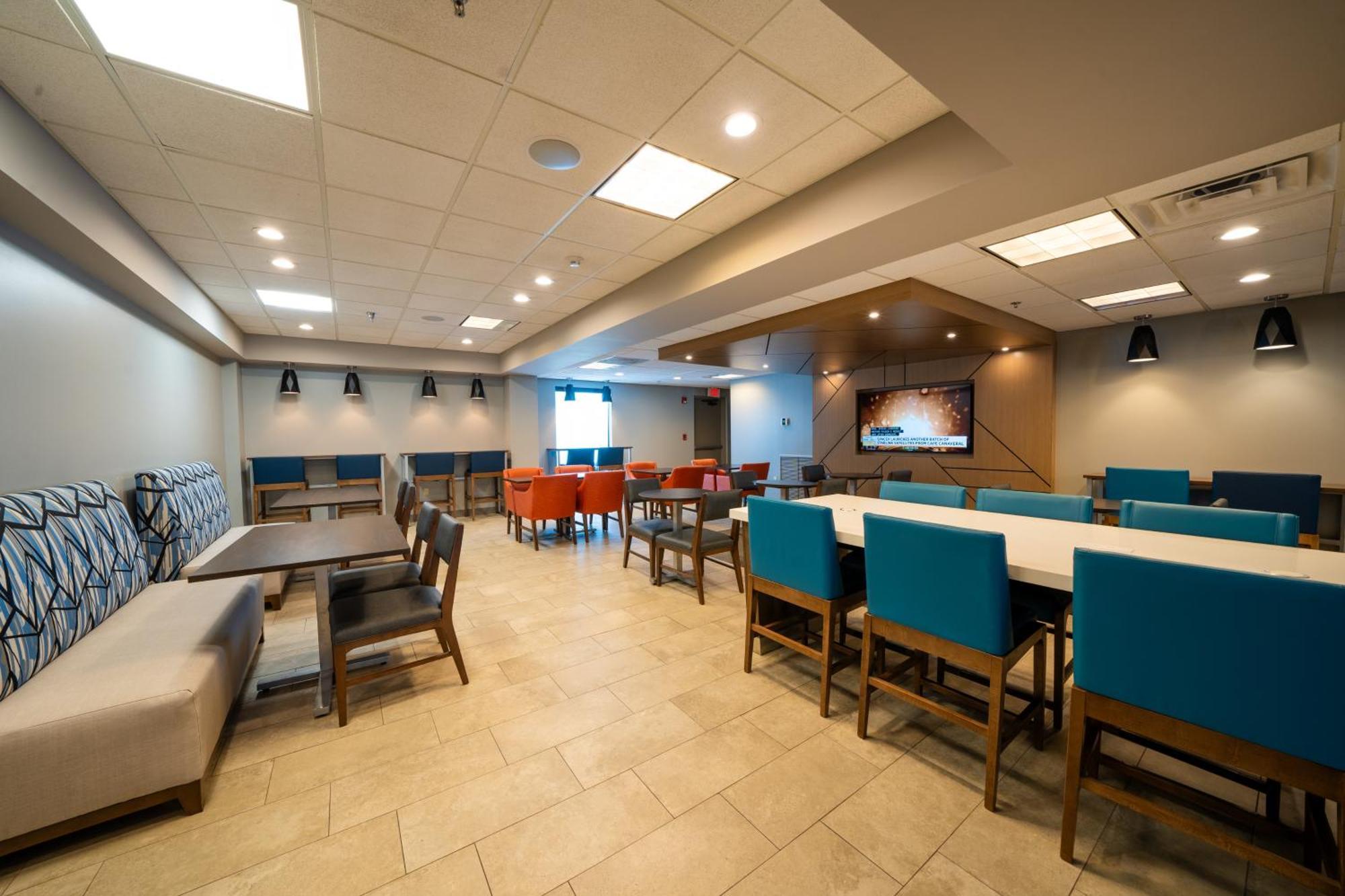 Holiday Inn Express Hotel & Suites Tampa-Oldsmar By Ihg Exterior photo
