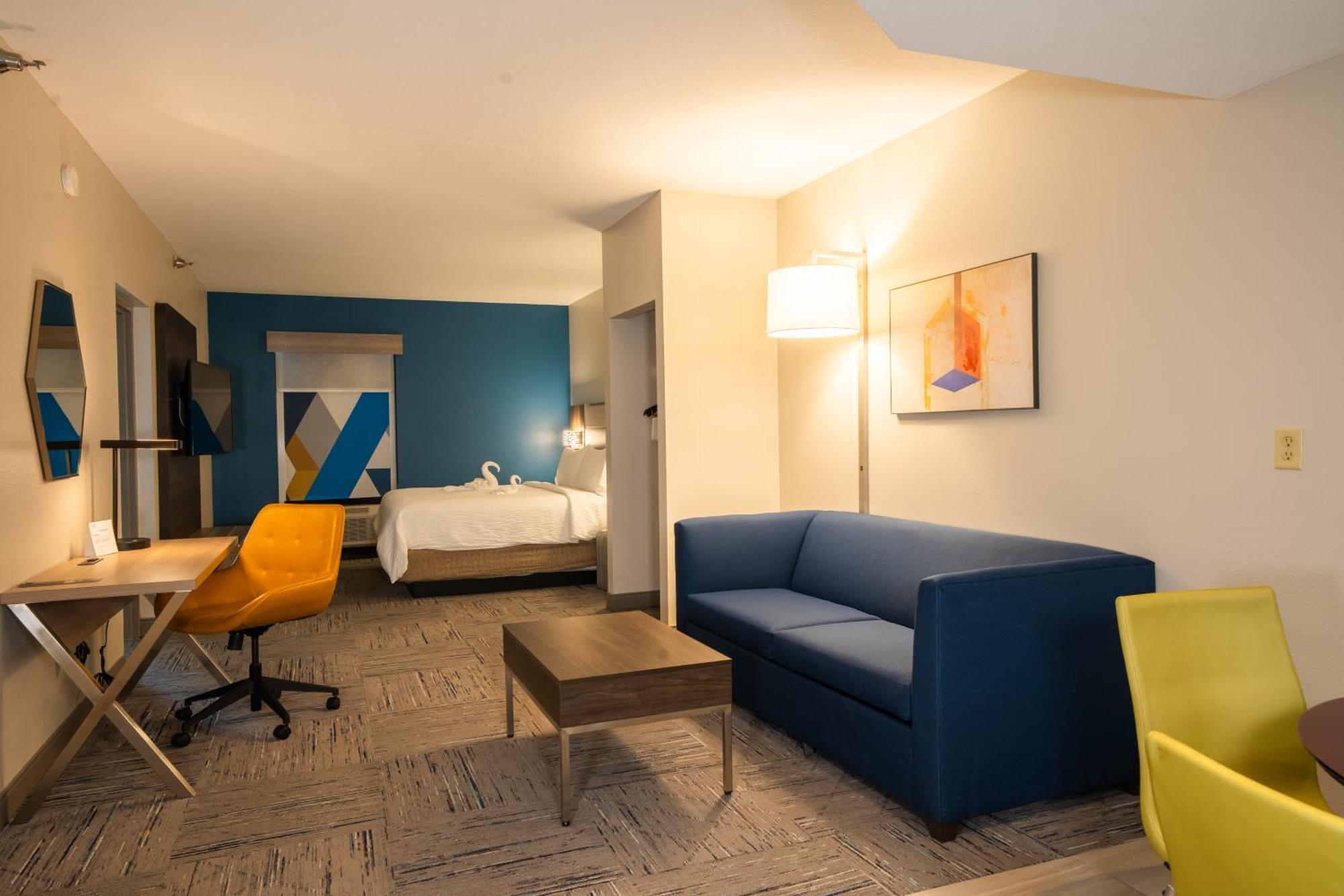 Holiday Inn Express Hotel & Suites Tampa-Oldsmar By Ihg Exterior photo