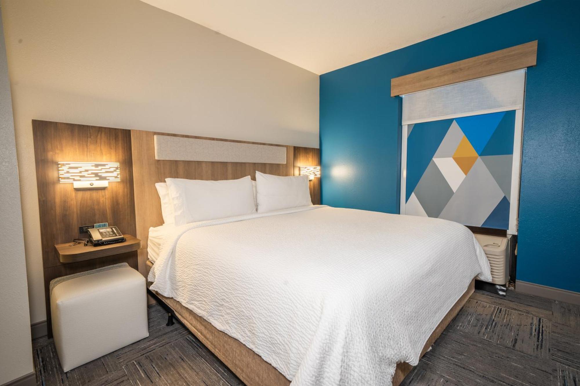 Holiday Inn Express Hotel & Suites Tampa-Oldsmar By Ihg Exterior photo
